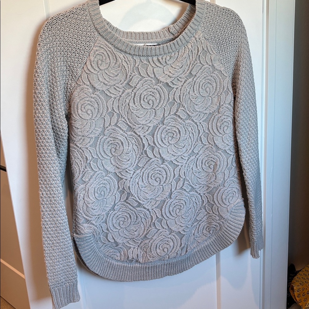 Grey rose pattern knit sweater - small